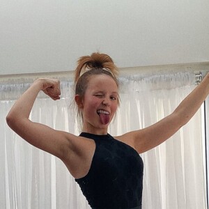 Larissa Manoela está fazendo reeducação alimentar