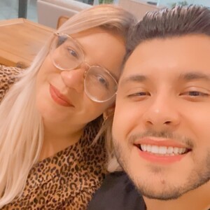Marília Mendonça caprichou no look para participar de live do namorado