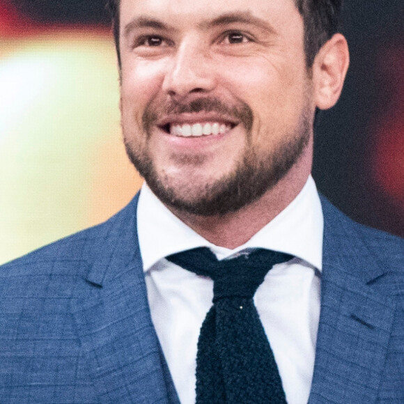 Novo visual de Sergio Guizé chamou atenção em programa de TV