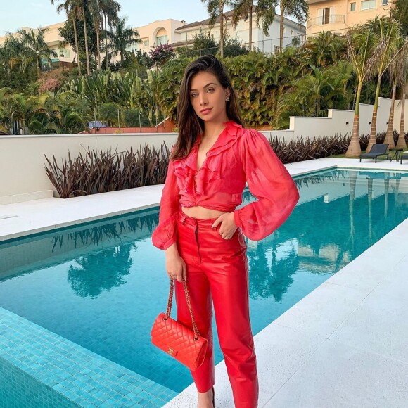 Flávia Pavanelli usou as redes sociais para falar sobre sua vida amorosa