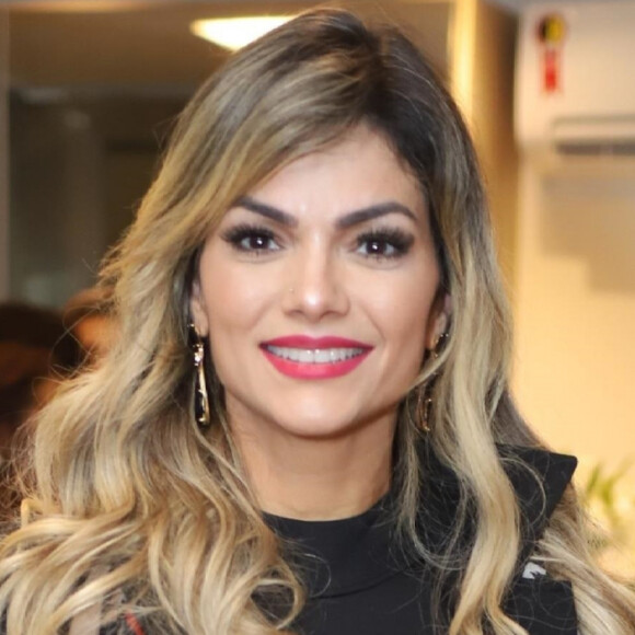 Kelly Key confundiu os fãs ao aparecer em foto com a mãe, Beth, e a filha, Suzanna Freitas: 'Parecem três irmãs'