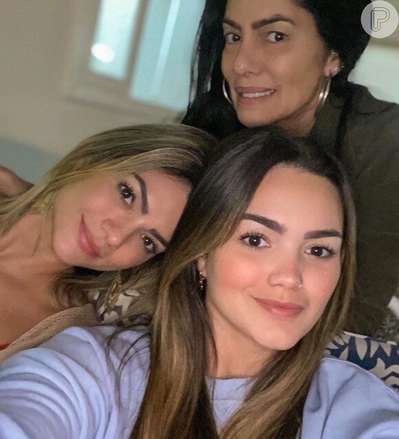 Kelly Key, a mãe, Beth, e a filha, Suzanna Freitas, confundiram fãs em selfie da adolescente