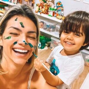 Kelly Key defendeu o filho, Artur, quando o menino pintou as unhas de preto