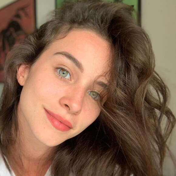 Cabelo de Laryssa Ayres chamou atenção de seguidora na web