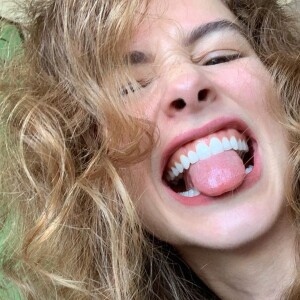 Laryssa Ayres mostrou cabelo cacheado em foto no Instagram