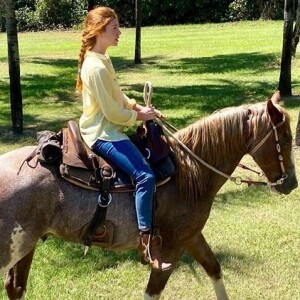 Marina Ruy Barbosa relembra foto de biquíni na quarentena