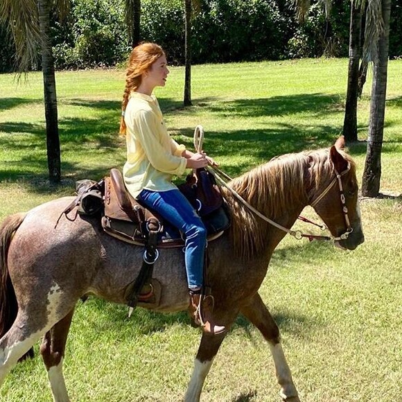 Marina Ruy Barbosa relembra foto de biquíni na quarentena