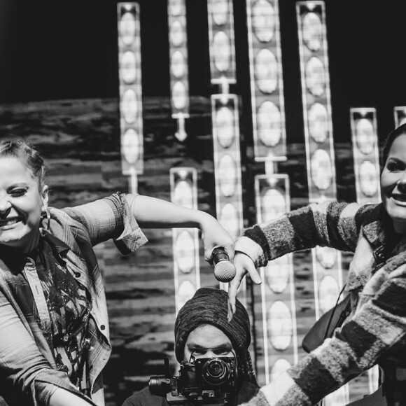 Dupla Maiara e Maraisa exibem cumplicidade em vídeo