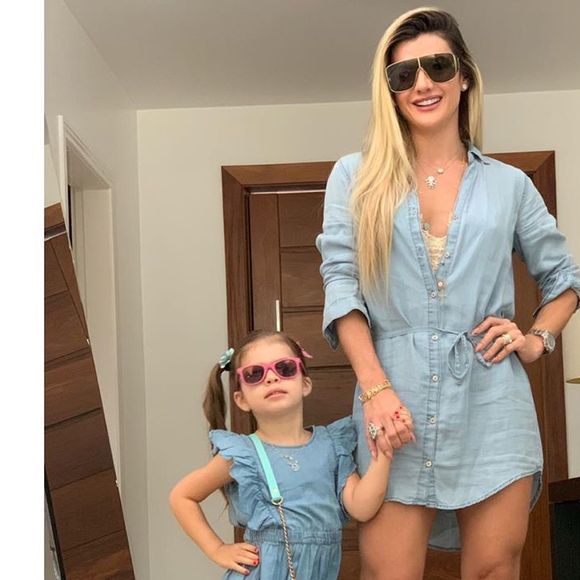 Mirella Santos publicou vídeo com look igual ao de sua filha