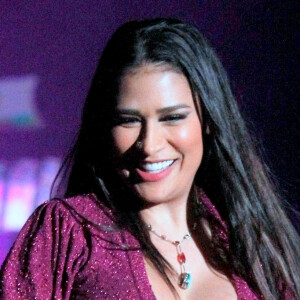 Simone é a cantora brasileira mais seguida no TikTok e em vídeos aparece seja sozinha seja com o marido, Kaká Diniz, e com o filho, Henry
