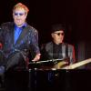 Elton John faz show em São Paulo, em 27 de fevereiro de 2013, e famosos marcam presença no evento