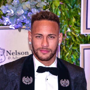 Neymar está passando o período de quarentena com a família