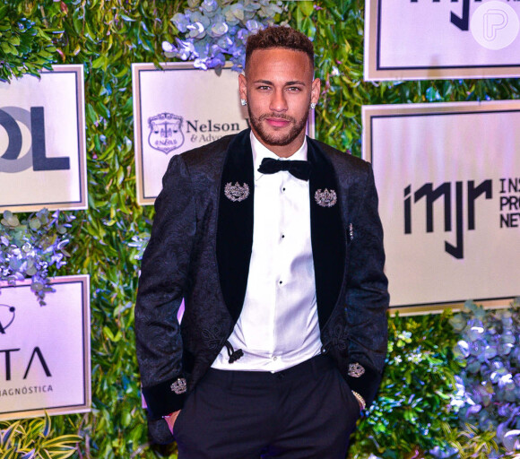Neymar está passando o período de quarentena com a família