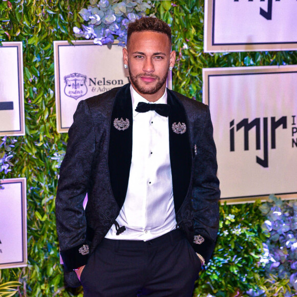 Neymar está passando o período de quarentena com a família