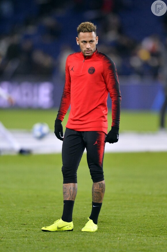 Neymar segue treinando em casa enquanto não volta aos campos pelo Paris Saint-Germain