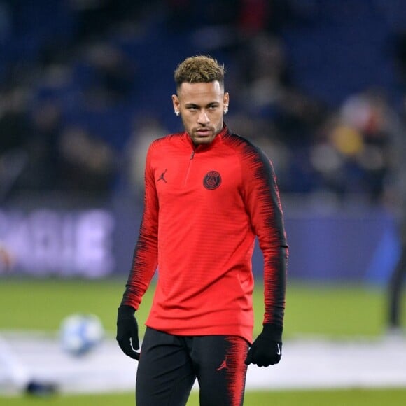 Neymar segue treinando em casa enquanto não volta aos campos pelo Paris Saint-Germain