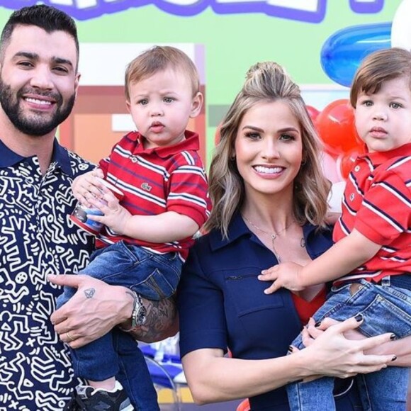 Gusttavo Lima ensinouos filhos, Gabriel, 3 anos, e Samuel, 2 anos, a 'piscar para as gatinhas'