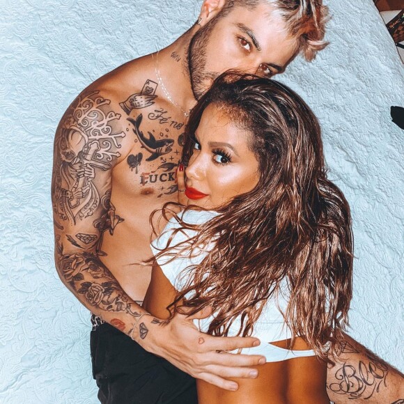 Anitta e Gui Araújo se divertem com desafios para casal no TikTok