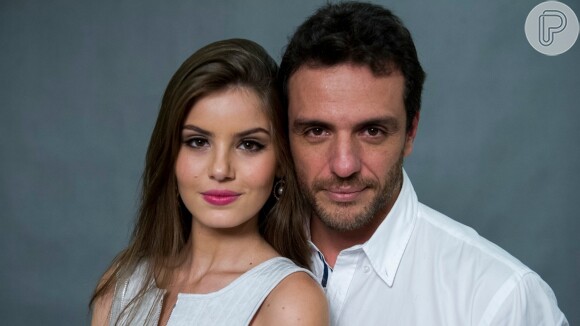Camila Queiroz destaca parceria com Rodrigo Lombardi em cenas de nudez