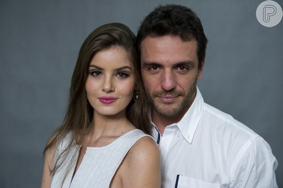 Camila Queiroz e Rodrigo Lombardi celebram sucesso em cenas de 'Verdades Secretas'