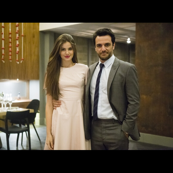 Rodrigo Lombardi destaca preocupação com Camila Queiroz em cenas de nudez