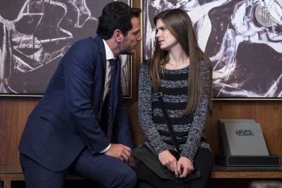 Cena de Alex (Rodrigo Lombardi) e Angel (Camila Queiroz) na novela 'Verdades Secretas'