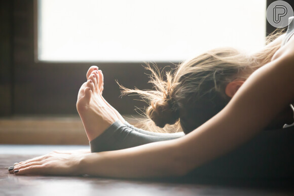 É importante não forçar o corpo durante a yoga para não se machucar