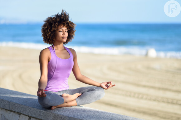 Aliada à respiração e aos movimentos, aposte na yoga durante a menstruação