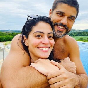 Carol Castro engatou romance com Bruno Cabrerizo em bastidor de novela