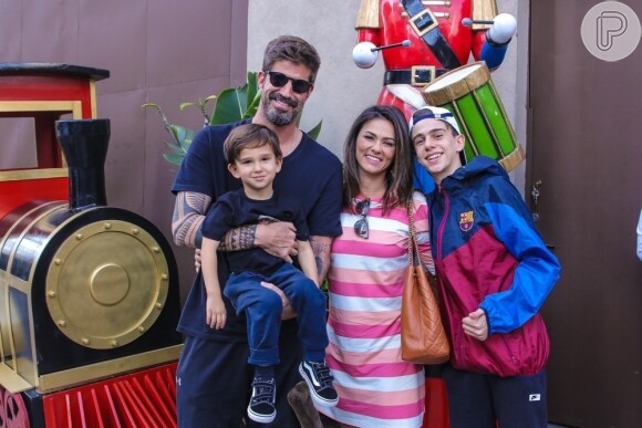 Suzana Alves é casada com o ex-tenista Flávio Saretta e é mãe de Joaquim, de 3 anos. O ex-atleta é pai de Felipe, de 15 anos