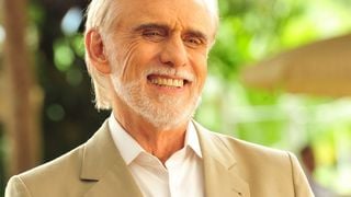 Francisco Cuoco sobre relação com mulher 53 anos mais nova: 'Ela cuida de mim'