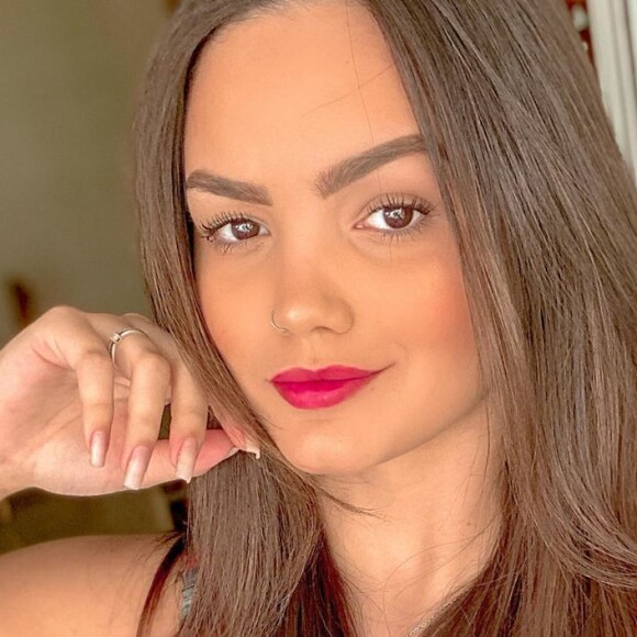 Filha de Kelly Key, Suzanna Freitas adotou cabelo castanho