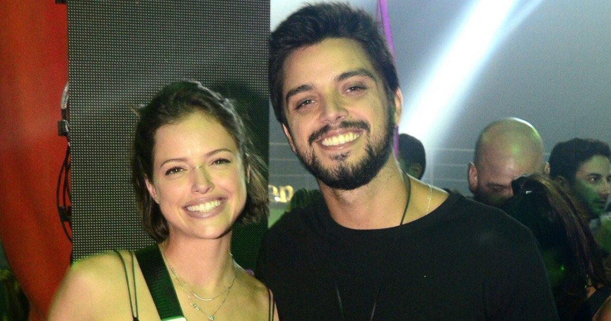 Agatha Moreira e Rodrigo Simas combinam looks e testam equilíbrio ...