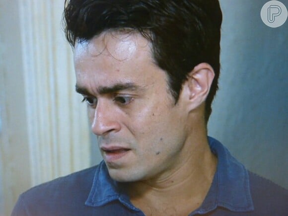 Fernando (Erom Cordeiro) será a primeira vítima de Cora (Drica Moraes), que o joga do alto da escada de sua casa, em 'Império'