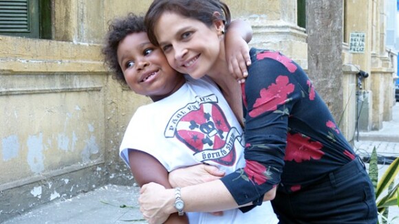 Drica Moraes leva o filho, Mateus, para conhecer cidade cenográfica de 'Império'