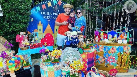 Marília Mendonça organizou arraiá para comemorar os 6 meses do filho, Leo