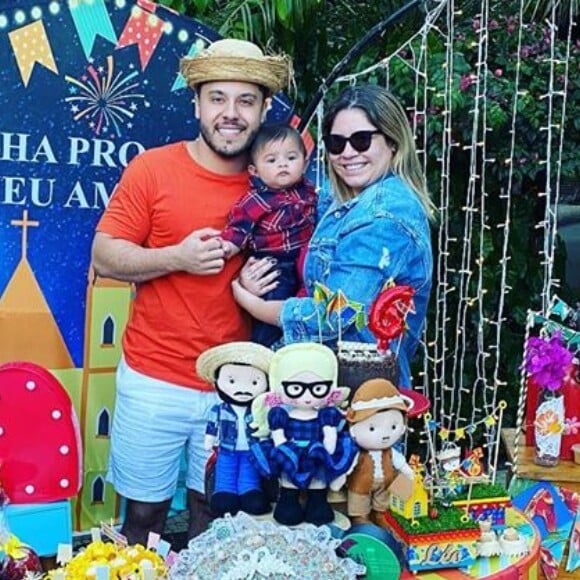 Marília Mendonça organizou arraiá para comemorar os 6 meses do filho, Leo