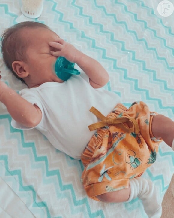 Marília Mendonça encanta os seguidores com fotos do filho, Leo, de 6 meses