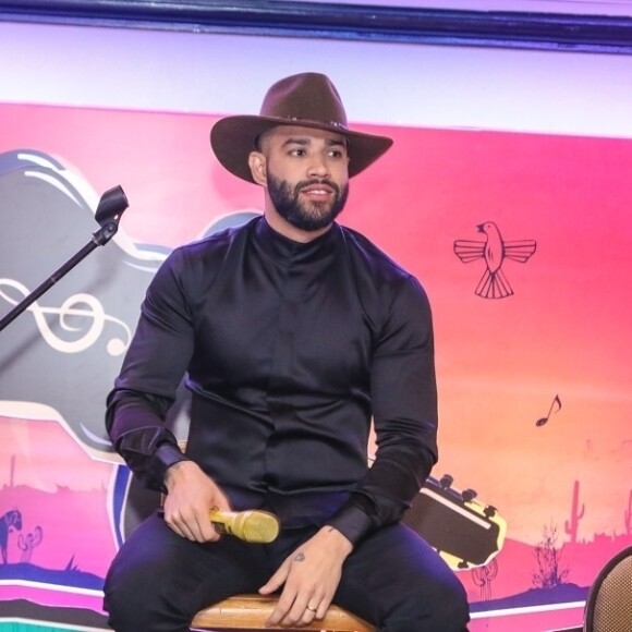 Gusttavo Lima atingiu o guidão da bicicleta de Renato Rodrigues Borges, de 30 anos, com seu carro