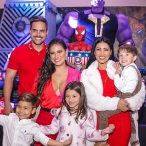 Simone filma quarto do filho, Henry, e tamanho da cama rouba cena em vídeo