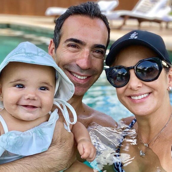 Filha de Ticiane Pinheiro, Manuella recebe também os cuidados do pai, Cesar Tralli