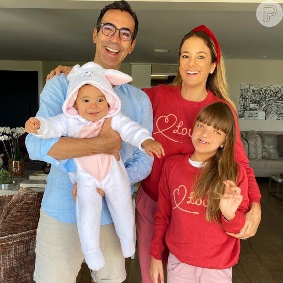 Ticiane Pinheiro adora posar com o marido, Cesar Tralli, e as filhas, Rafaella e Manuella
