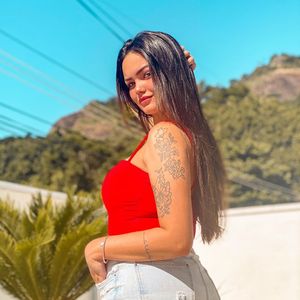 Filha de Kelly Key, Suzanna Freitas bloqueia perfis machistas