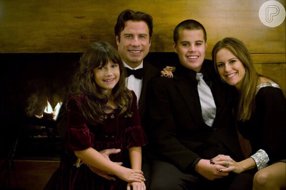 Em 2009,  John Travolta e Kelly Preston sofreram a perda do filho Jett, aos 16 anos. O adolescente sofreu uma falha cardíaca em viagem da família às Bahamas
