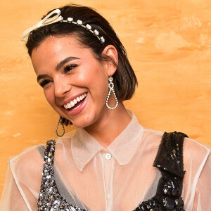 Antes de estreia como youtuber, Marquezine presenteia Gio Ewbank por 3º filho