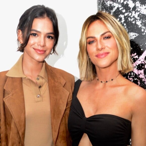 Bruna Marquezine presenteia Giovanna Ewbank com flores após o nascimento de Zyan