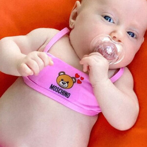 Foto de filha caçula de Roberto Justus com biquíni grifado encanta a mãe, Ana Paula Sieber. Confira em matéria nesta terça-feira, dia 14 de julho de 2020