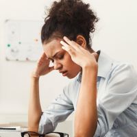 Sofre de enxaqueca? Confira 11 dicas para lidar com as dores de cabeça!