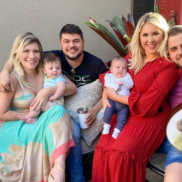 Zé Neto e a mulher, Natália Toscano, posam com Cristiano e Paula Vaccari