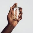  Perfume na pele negra: aromas mais frescos, cítricos e leves 
